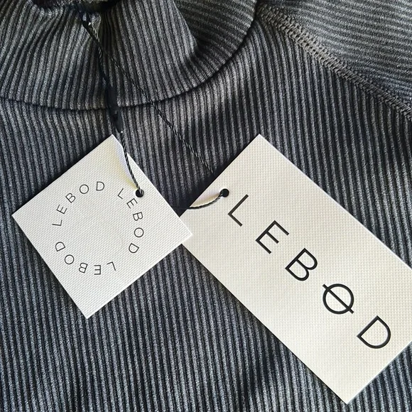 Size small Lebod Ribbed Crop Tee - Picture 3 of 4